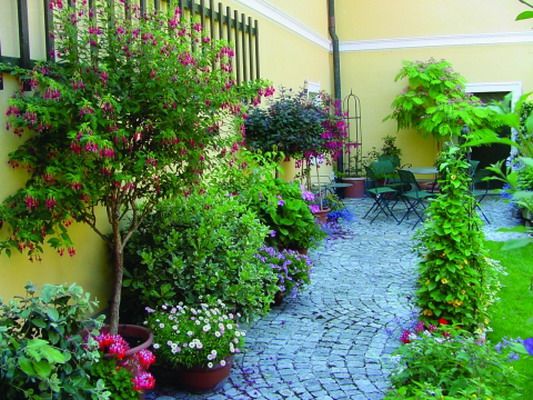 http://image.dashofer.hu/upload/epitinfo/belso%20kert%20080505.jpg?wa=eepi0818h%2F